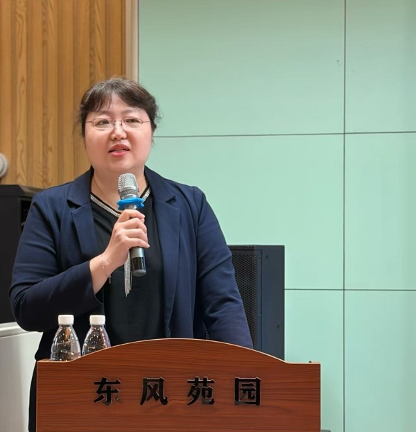 徐飞燕科长.jpg 徐飞燕科长.jpg